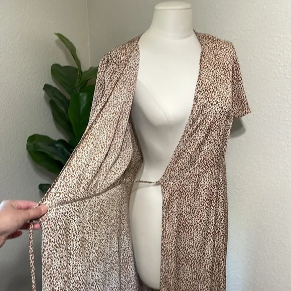 Pretty Garden leop print wrap dress - Picture 5 of 7